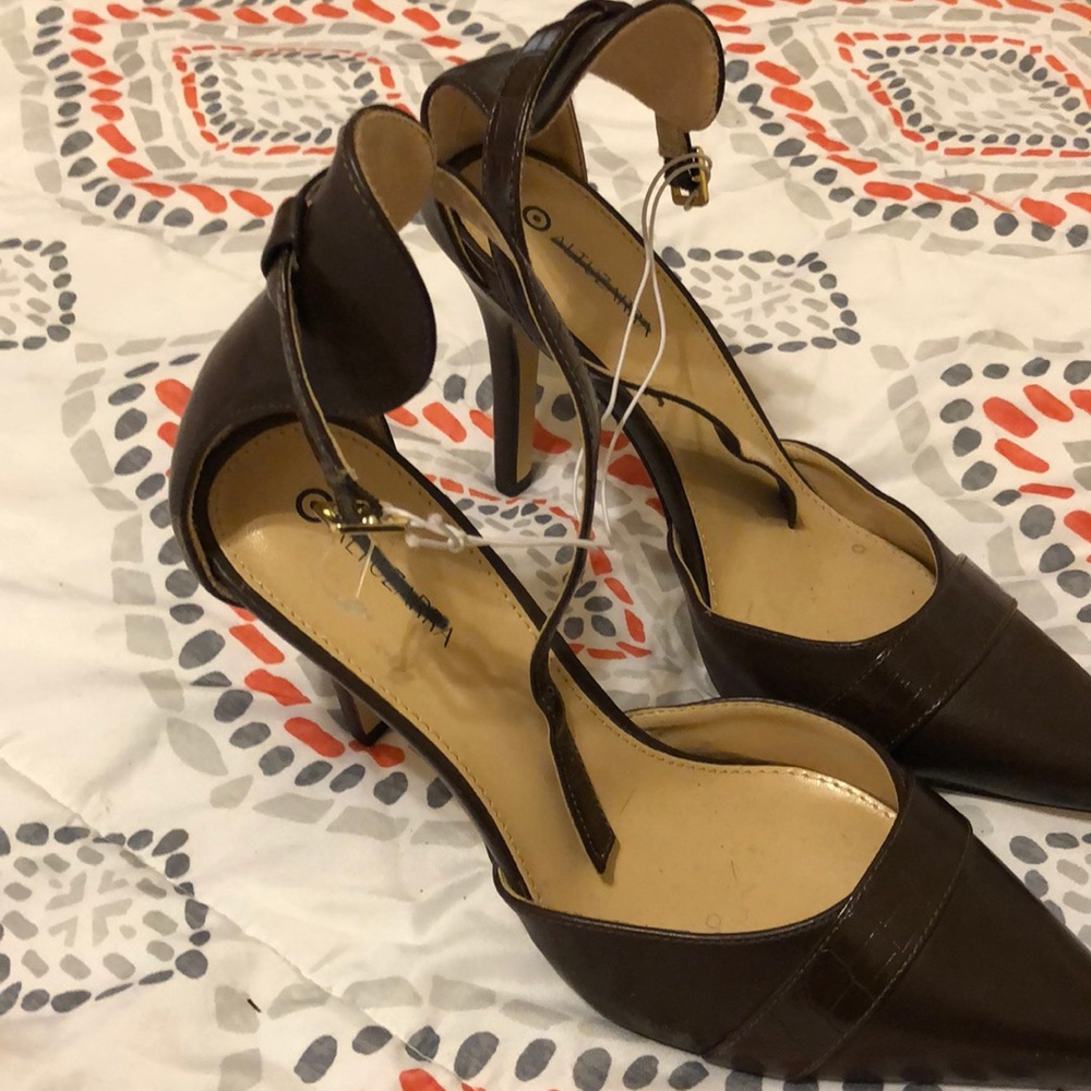 Brown heels closed toe